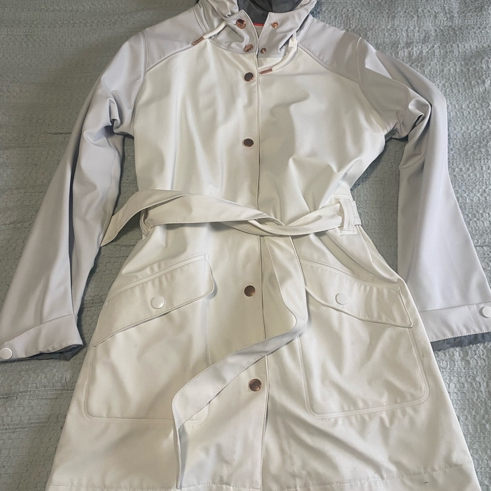 Helly Hansen StylishWhite Hooded Trench Coat
